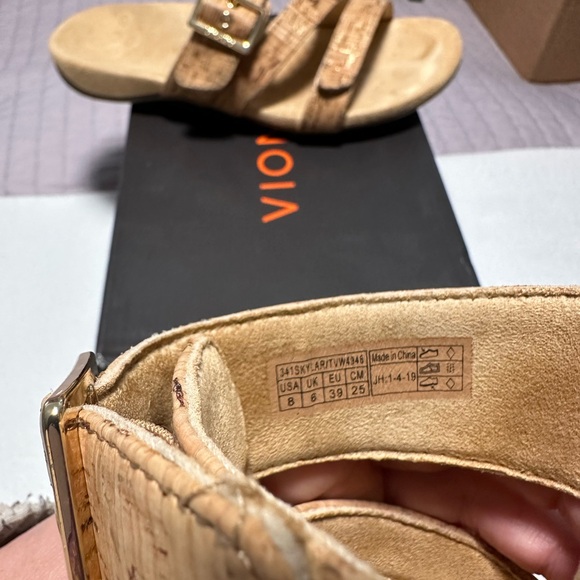 Vionic rest Skylar gold cork flip flops - Picture 7 of 8